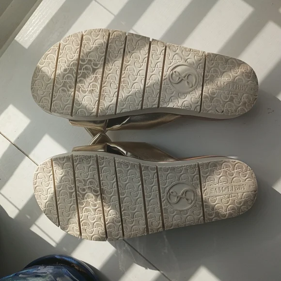 Women's Gold Slide Sandals Size 7 - Picture 3 of 4